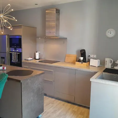 Maison Spacieuse 3 Chambres, Billard, Proche Zenith,
