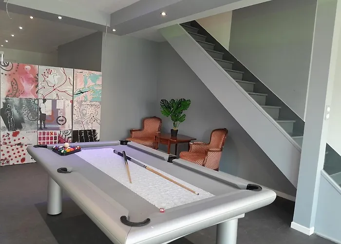 Maison Spacieuse 3 Chambres, Billard, Proche Zenith, Holiday home Perignat-les-Sarlieve