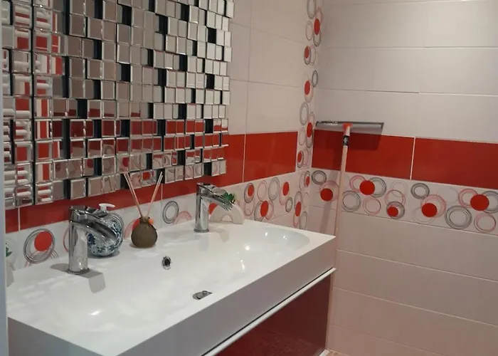 Holiday home Maison Spacieuse 3 Chambres, Billard, Proche Zenith, *